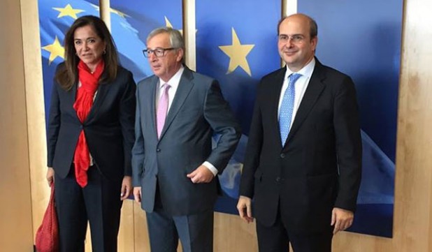 http://www.lamiakos-typos.gr/sites/default/files/styles/large/public/field/image/article/giounker_xatzidakis_ntora.jpg?itok=dYnHFL8n