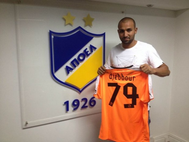 Ο Ραφίκ Τζεμπούρ με την φανέλα της νέας του ομάδας